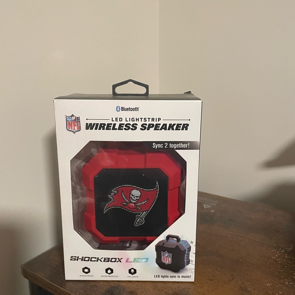 Shock sound wave buccaneers Bluetooth speaker